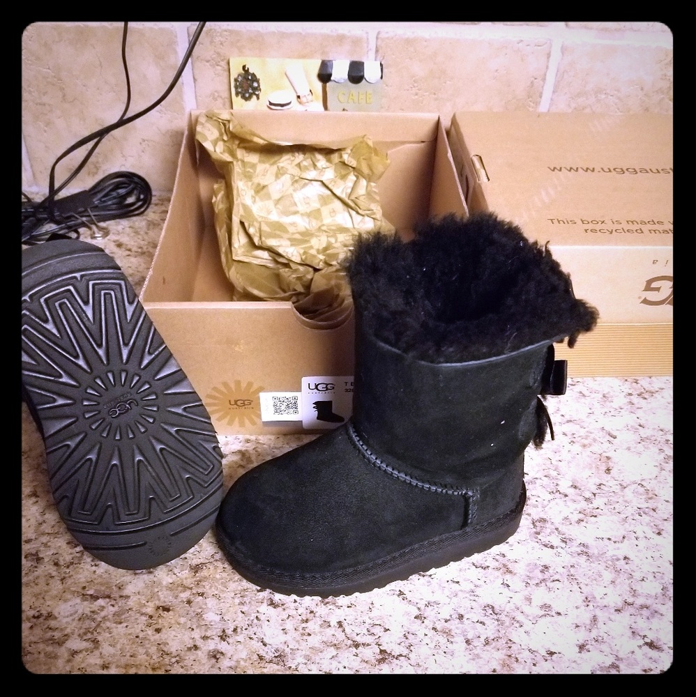 Sz 7 toddler little girls Uggs